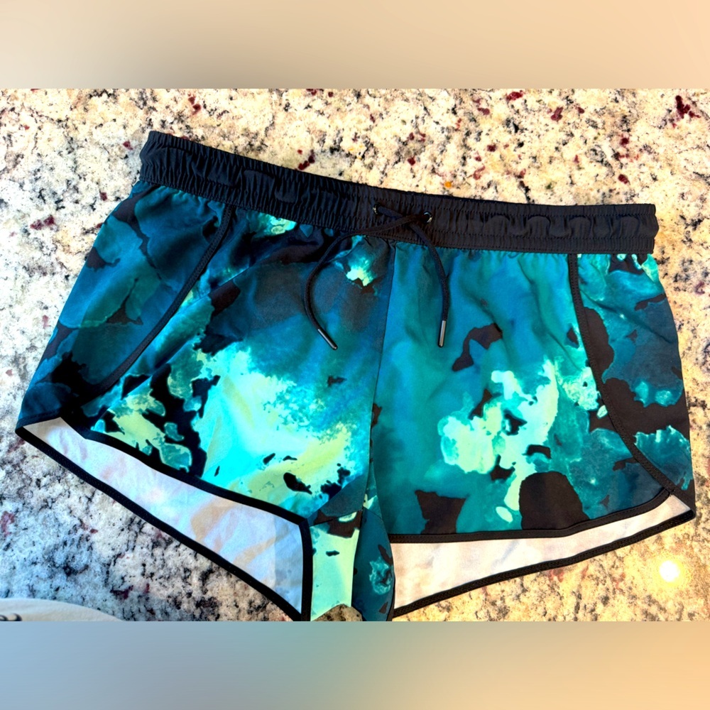 Fabletics Green marbled look Shorts with one pocket in back - no liner - size M